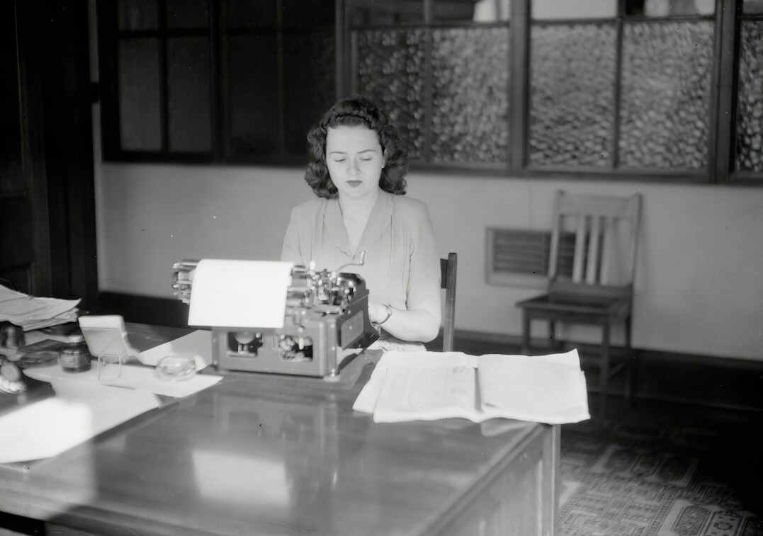 modern mystery writer